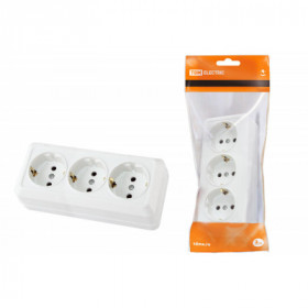 Розетка 3-х местная горизонтальная 2П+3 открытой установки IP20 16A белая "Ладога" TDM