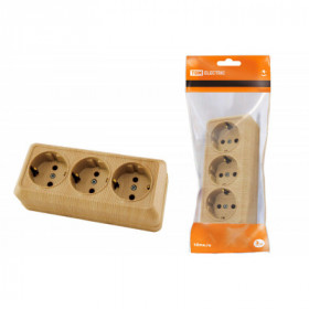 Розетка 3-х местная горизонтальная 2П+3 открытой установки IP20 16A сосна "Ладога" TDM