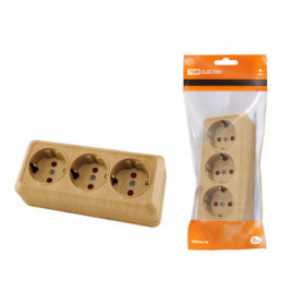 Розетка 3-х местная горизонтальная 2П+3 открытой установки IP20 16A с з ш сосна "Ладога" TDM