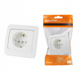 Розетка 2П+З 16А c защитными шторками белая "Валдай" TDM